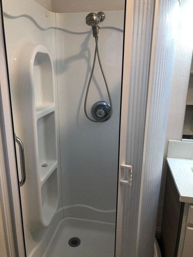 Building Photo - 4 BEDROOM / 2 BATH SINGLE FAMILY HOME W/ CASITA