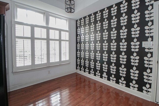 Building Photo - 607 Anderson Dr