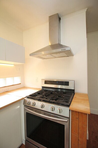 Building Photo - 1005 NE 58th Ave