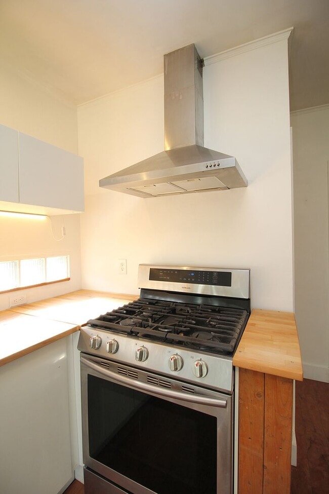 Building Photo - 1005 NE 58th Ave