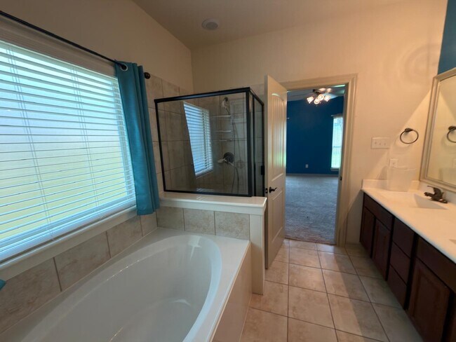 Building Photo - 3419 Selene Dr