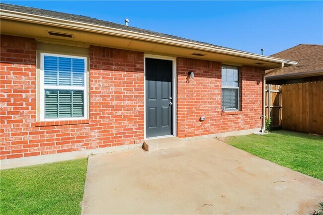 Building Photo - 916 NW 109th St