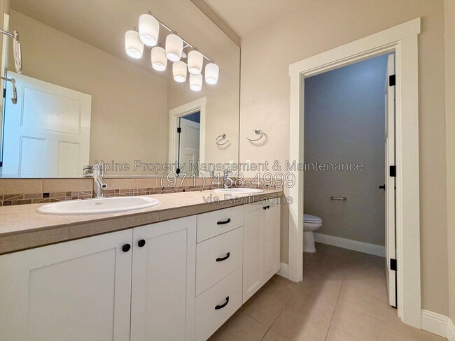 Building Photo - 14353 SW Burlwood Ln