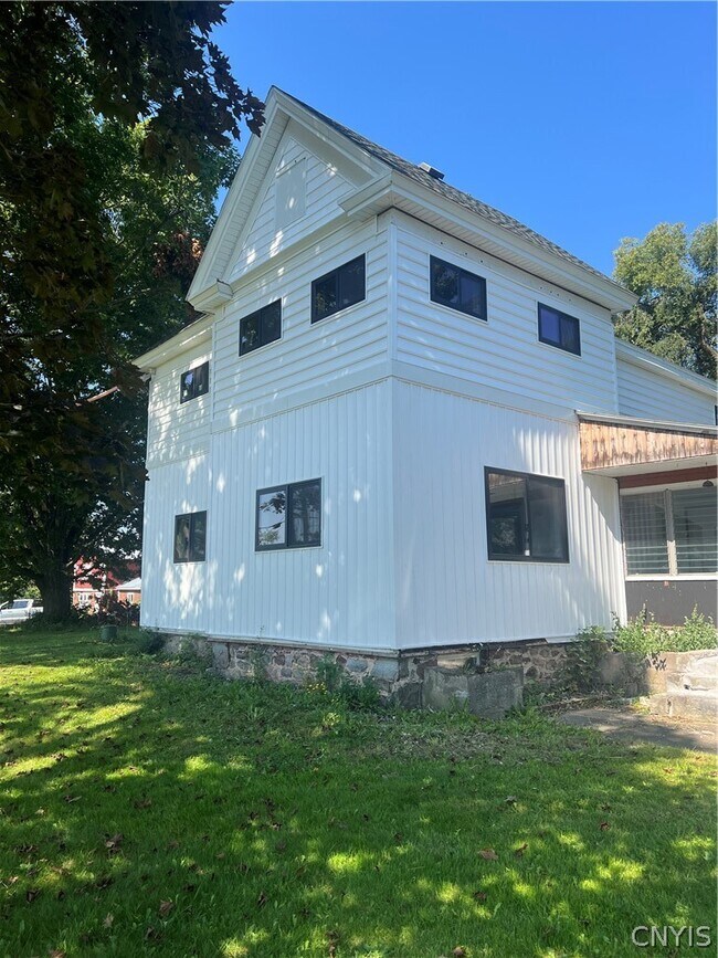 Building Photo - 34 Lake Shore Rd