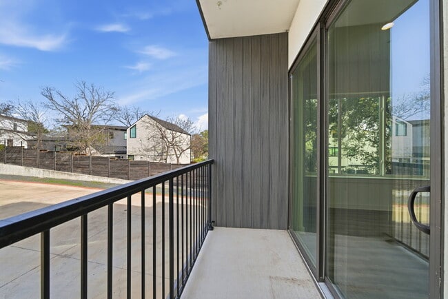 Building Photo - Spacious 3-Bed, 3-Bath Condo with Scenic Views in Vibrant Austin!