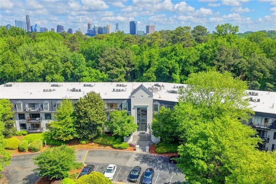 Building Photo - 4101 Pine Heights Dr NE
