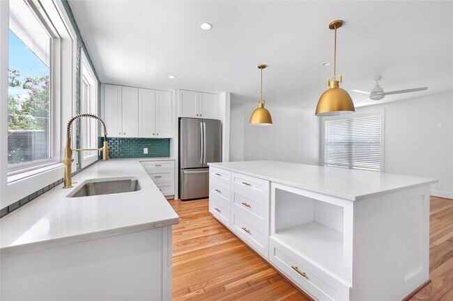 Building Photo - 8416 Montridge Dr