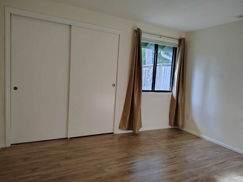 Building Photo - 3075 NW Manzanita Pl