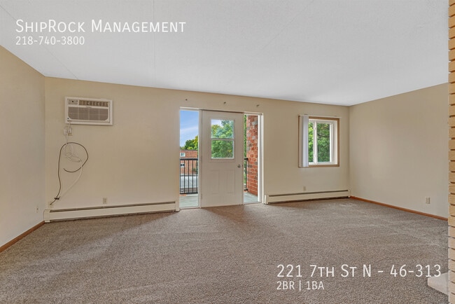 Building Photo - 221 7th St N