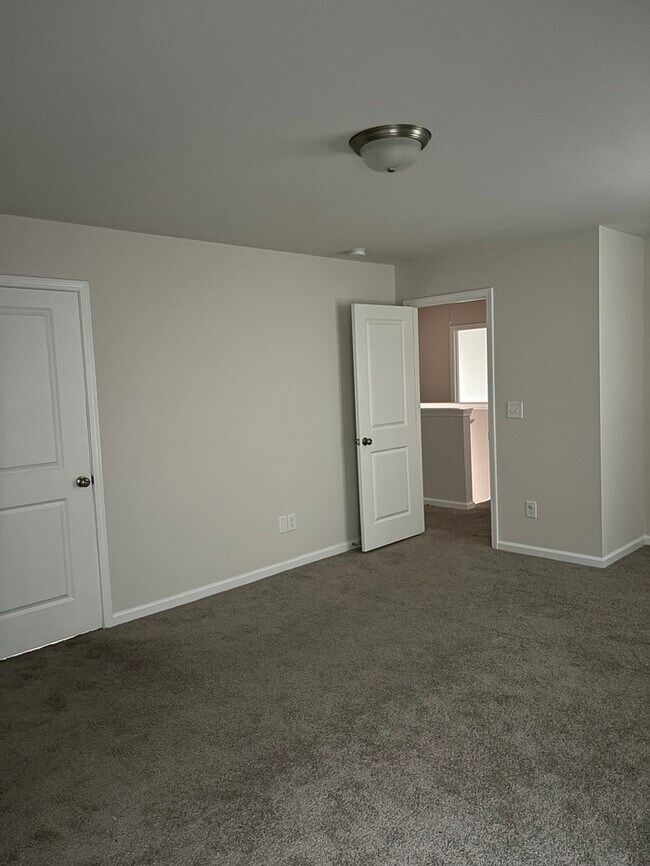 Building Photo - 1057 Field Strip Rd