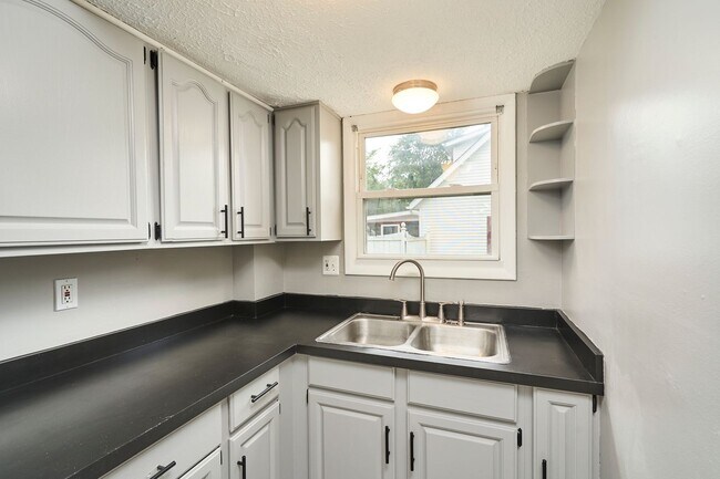 Building Photo - Charming 3-Bed Home with New Kitchen, Fresh Finishes & Big Backyard on a Quiet Dead-End Street
