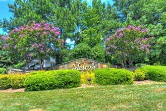 Building Photo - Very Nice 3br/2.5bth Townhome in Melrose P...