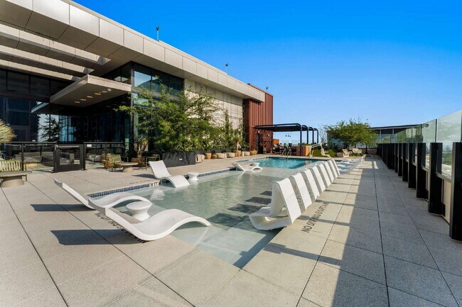 Building Photo - Luxury Condo with Skyline Views