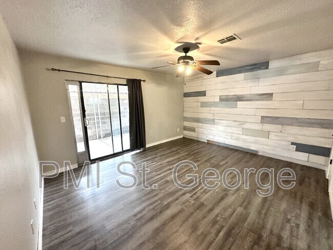 Building Photo - 460 S Main St