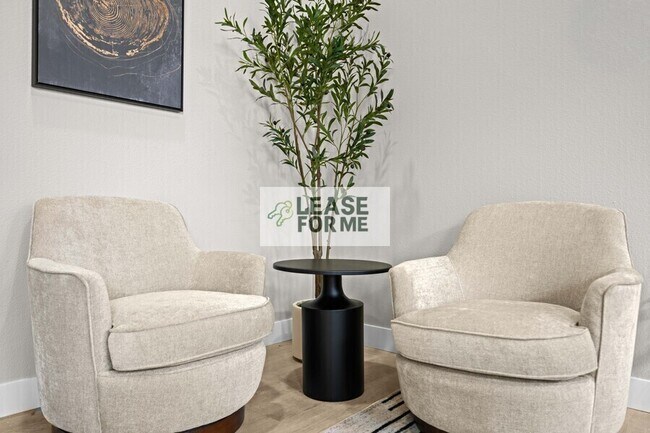 Building Photo - 4348 Woodlawn Ave