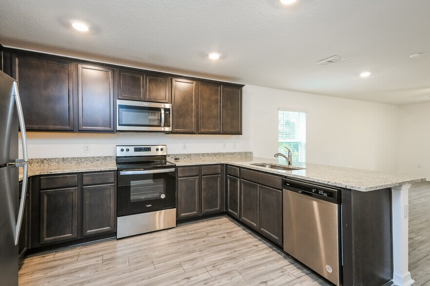 Building Photo - 1628 Tench Ct