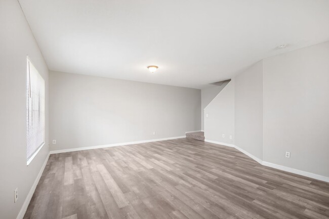 Building Photo - Riverwalk Retreat: Updated 3BR Townhome in...