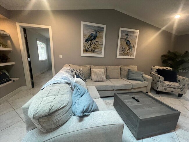 Building Photo - 681 Verona St