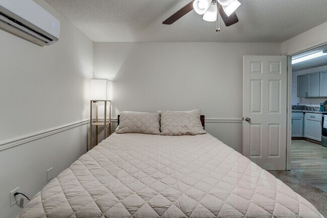 Building Photo - 1312 N Barton St