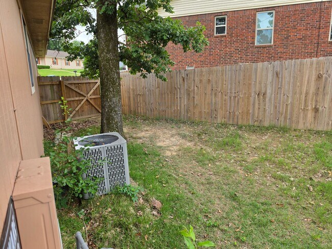 Building Photo - Great 3BR 2BA Find in Pleasant Tree Neighborhood!