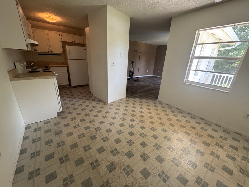 Building Photo - 7403 Mead Dr