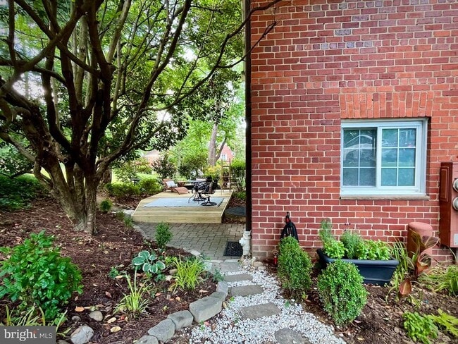 Building Photo - 3712 Valley Dr