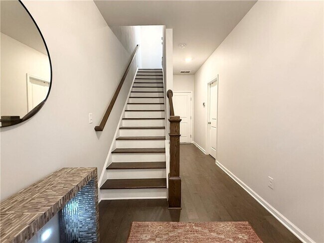 Building Photo - 2520 Great Silver Fir Aly