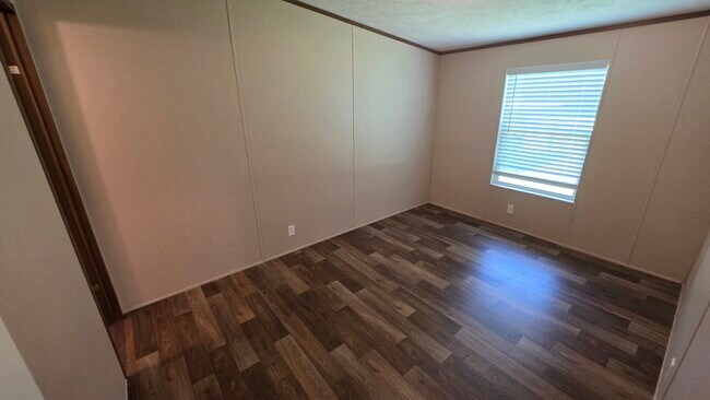 Building Photo - 253 Gibbs Rd
