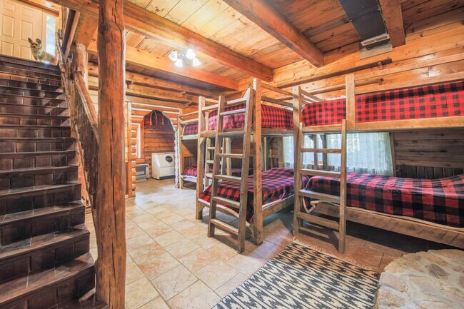 Building Photo - 195 Black Bear Dr