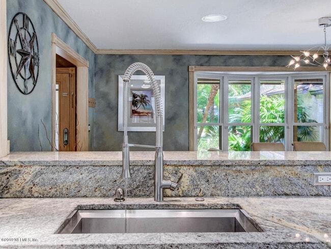 Building Photo - 88 Oakwood Rd