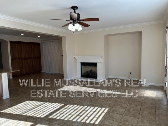 Building Photo - 604 W Sombra Way