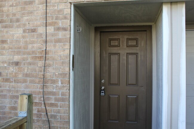 Building Photo - 2403 Bosque Dr