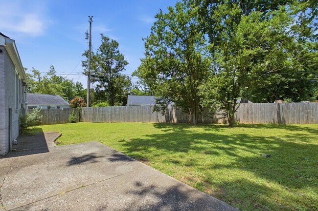 Building Photo - 240 Ridgeway Dr