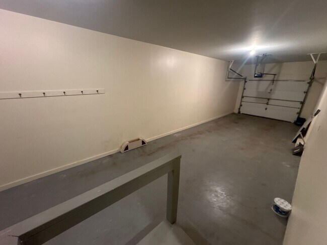 Building Photo - 401 Browning Ln
