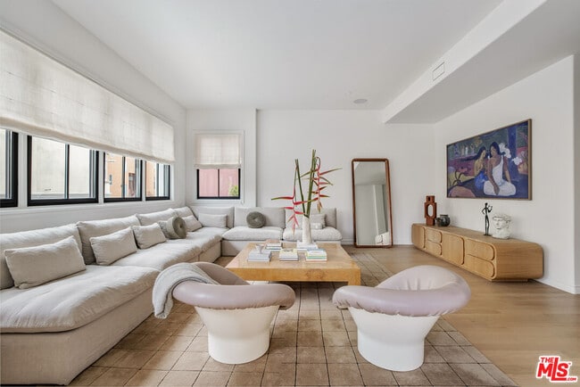 Building Photo - 5201 Vía Donte