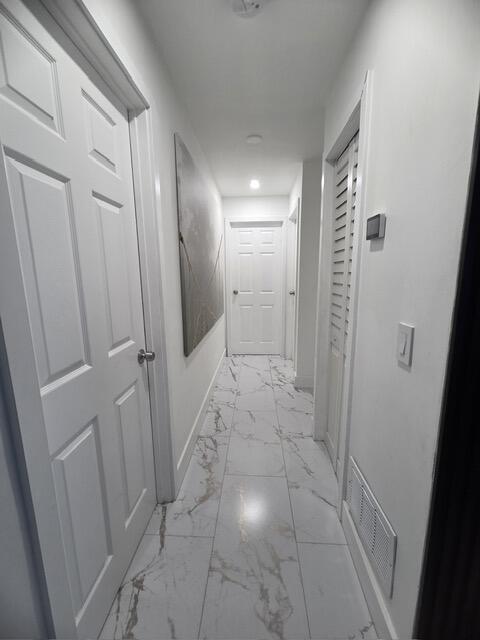 Building Photo - 4907 N Palm Way