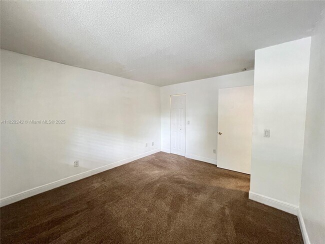 Building Photo - 1227 SW 46th Ave