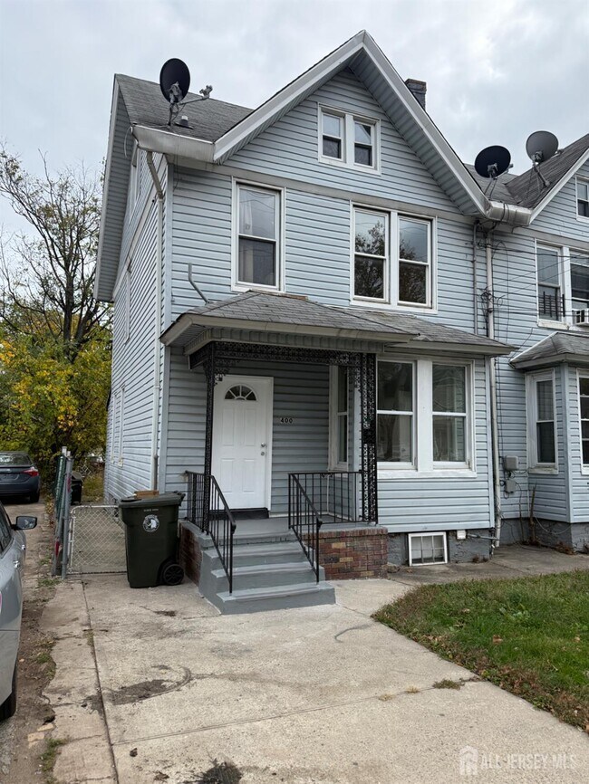 Primary Photo - 400 High St