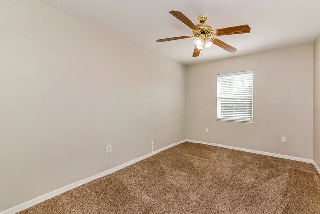 Building Photo - 208 Lookout Dr