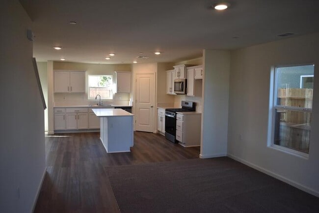 Building Photo - 1316 eagle crest court