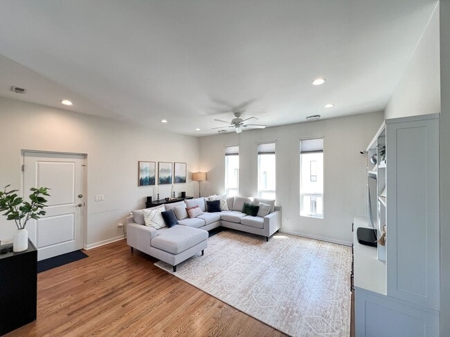 Building Photo - 2065 N Kedzie Blvd