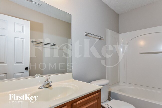 Building Photo - 5004 Emberly Dr