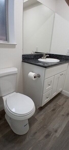 Building Photo - 4162 Hamilton Ave