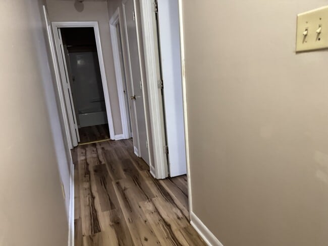 Building Photo - 179 Hedgewood Ct