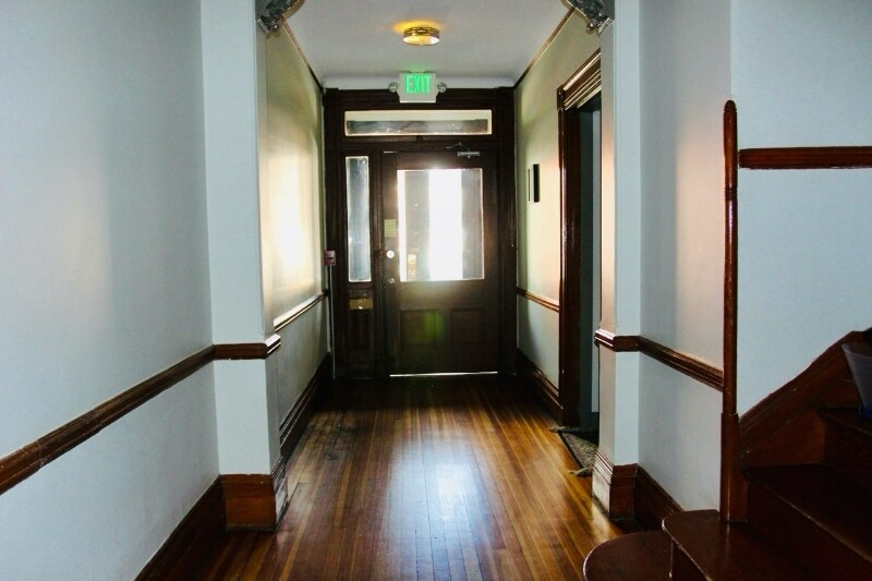 Building Photo - 842 Park Ave