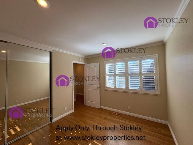 Building Photo - 323 Thistle Cir