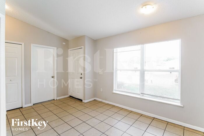 Building Photo - 7831 Country Chase Ave