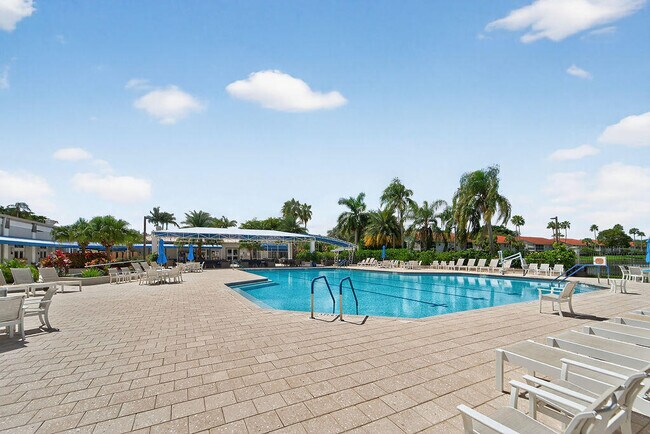 Building Photo - 9673 Shadybrook Dr