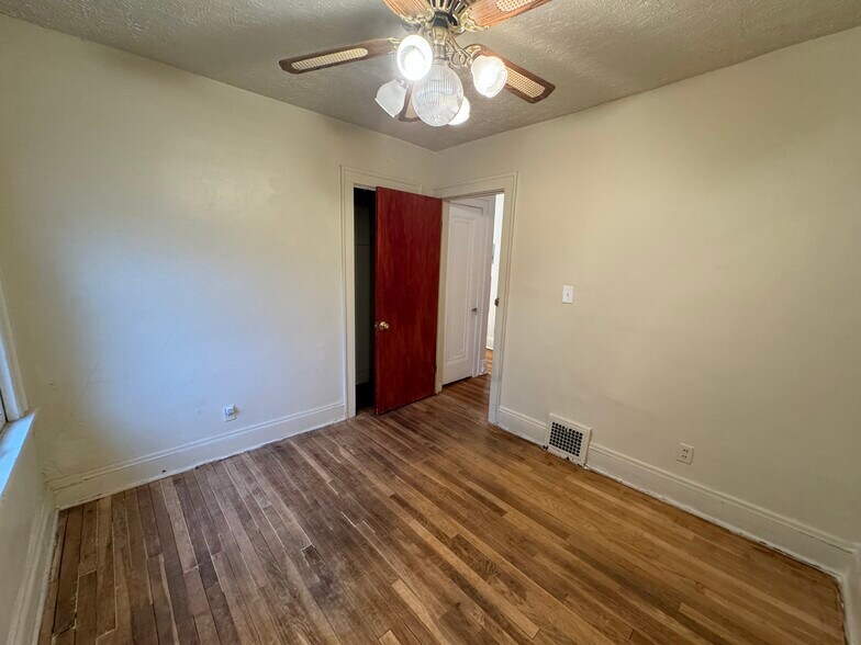 Bed 3 - 3362 Sutton Rd