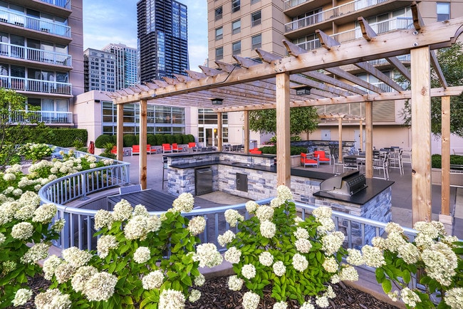 Building Photo - 545 N Dearborn St